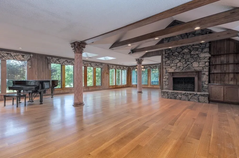 8643 POPLAR PIKE Memphis, TN 38138
