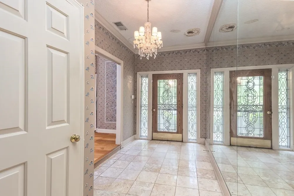 8643 POPLAR PIKE Memphis, TN 38138