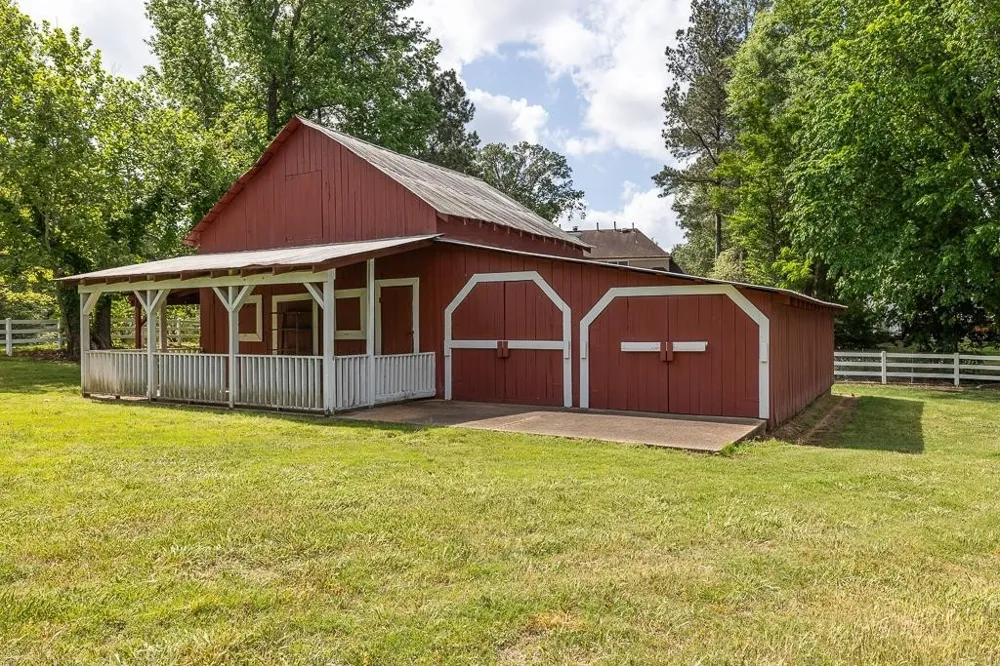 8643 POPLAR PIKE Memphis, TN 38138