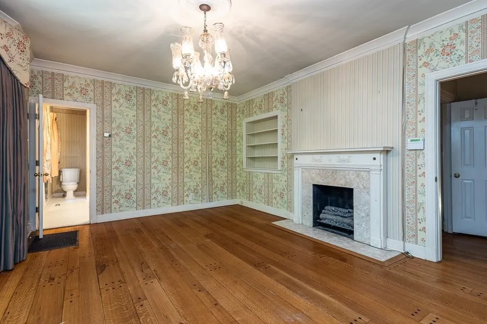 8643 POPLAR PIKE Memphis, TN 38138