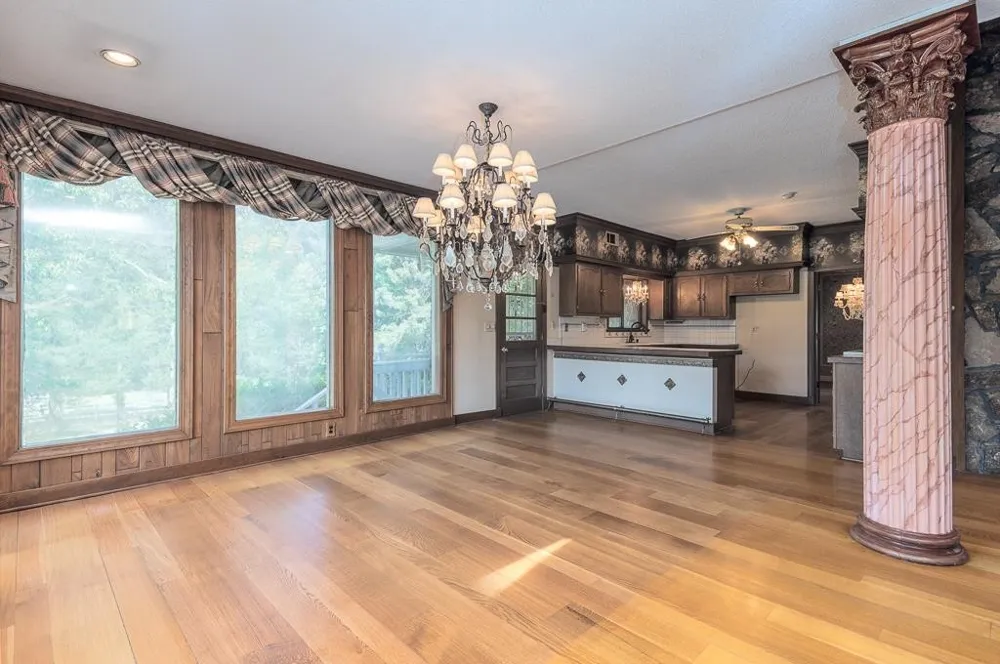 8643 POPLAR PIKE Memphis, TN 38138