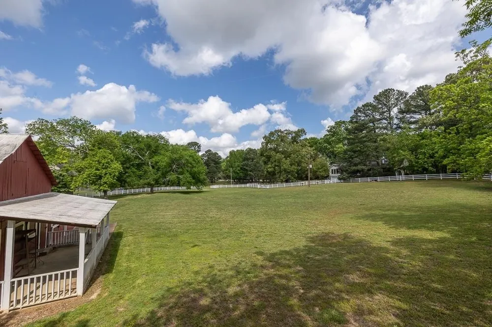8643 POPLAR PIKE Memphis, TN 38138