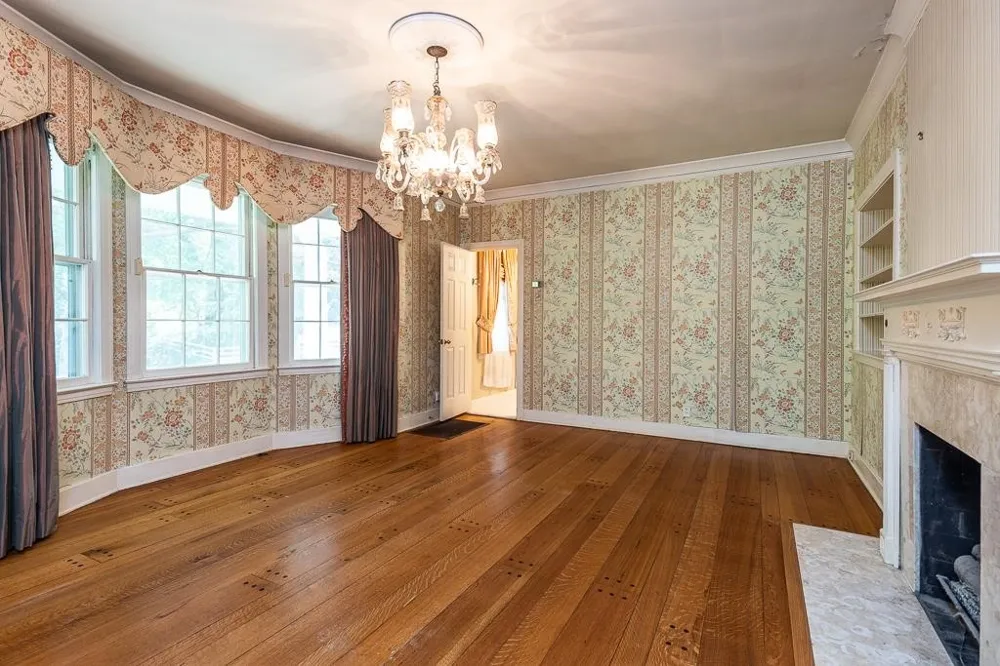 8643 POPLAR PIKE Memphis, TN 38138