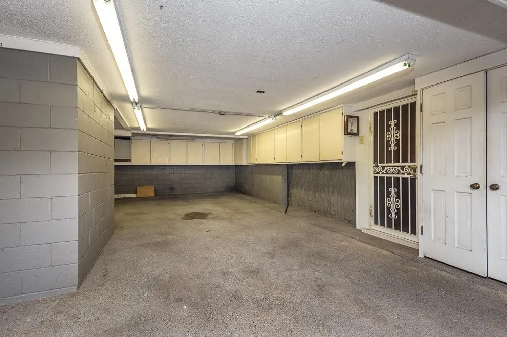 8643 POPLAR PIKE Memphis, TN 38138