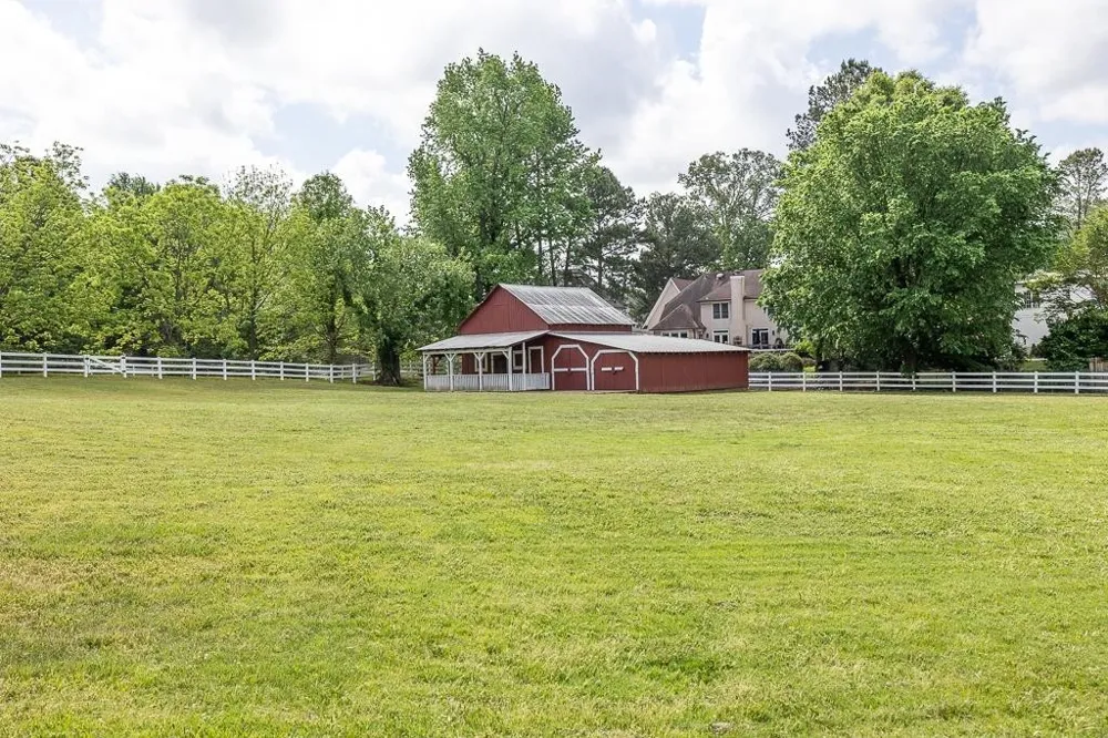 8643 POPLAR PIKE Memphis, TN 38138