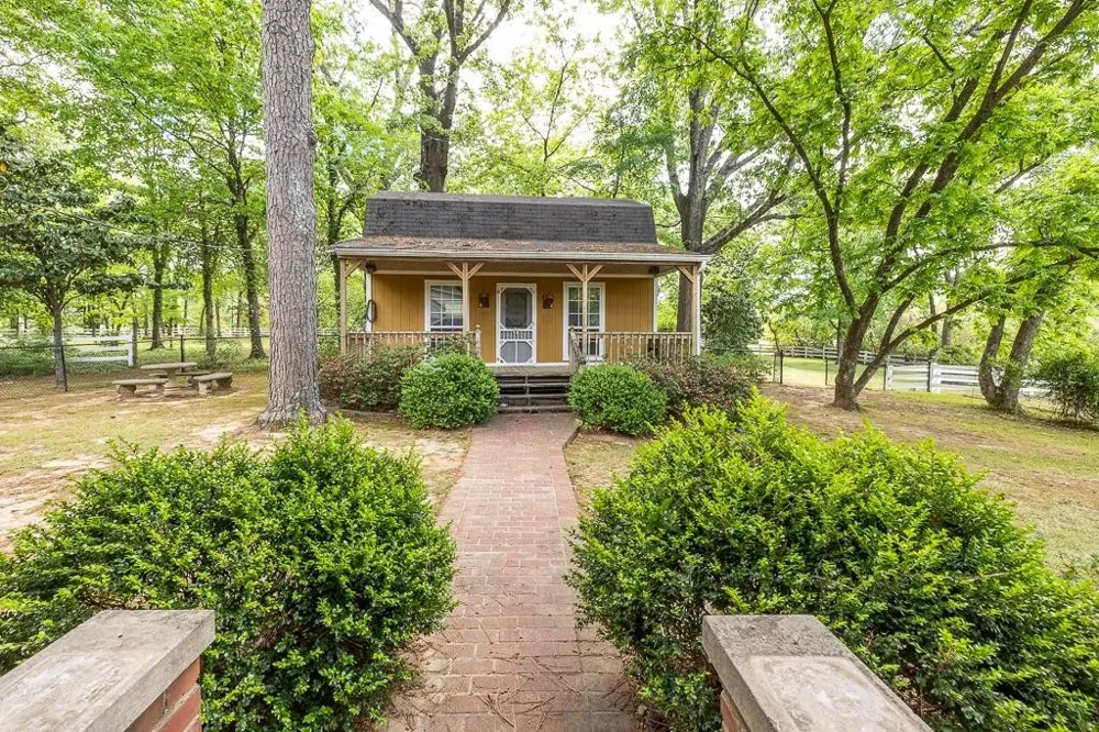 8643 POPLAR PIKE Memphis, TN 38138