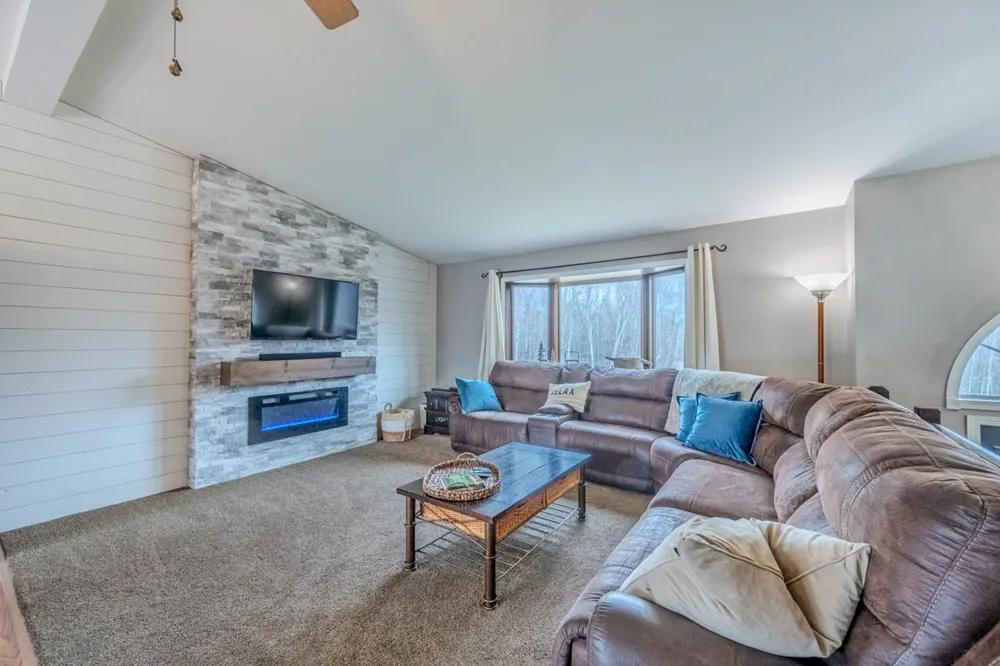 11212 Pozar Road Chisholm, MN 55719