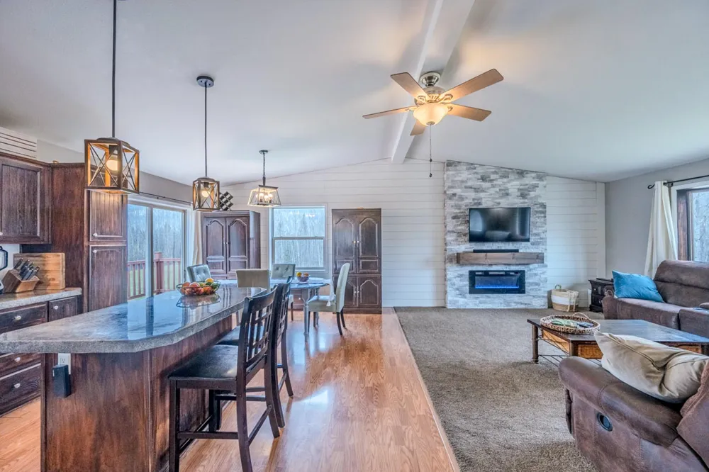 11212 Pozar Road Chisholm, MN 55719
