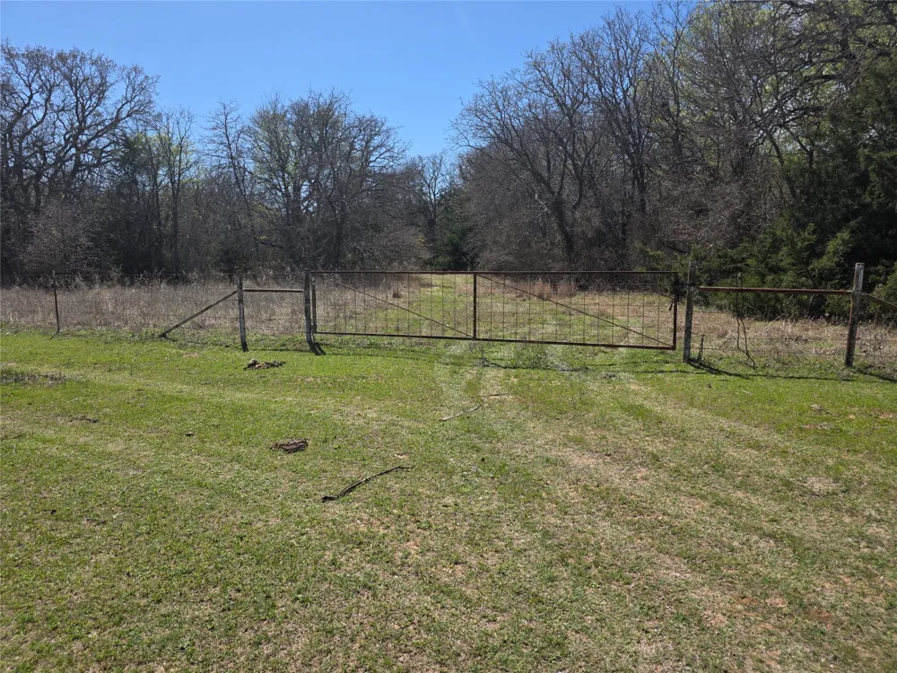 9319 U S HWY 287 Alvord, TX 76225