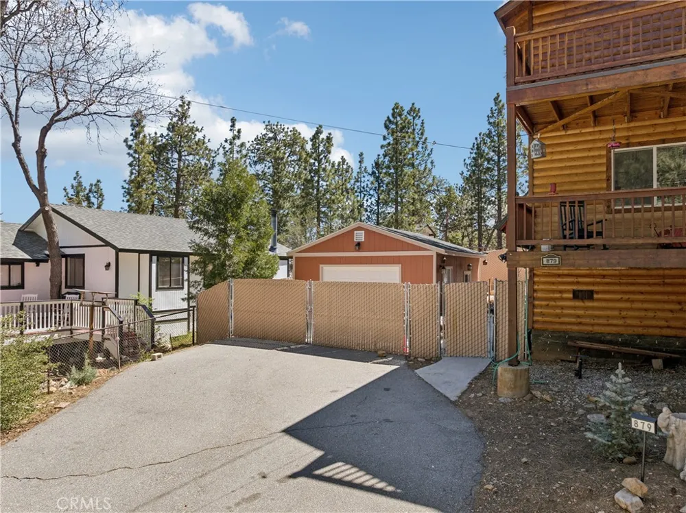 879 Spruce Lane Sugarloaf, CA 92386