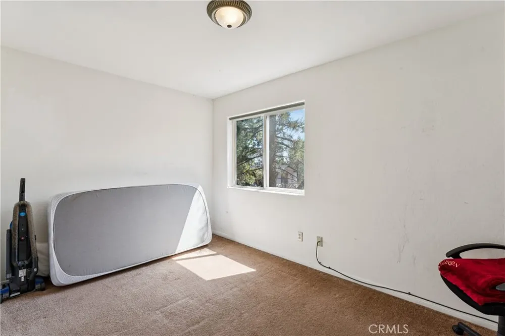 879 Spruce Lane Sugarloaf, CA 92386
