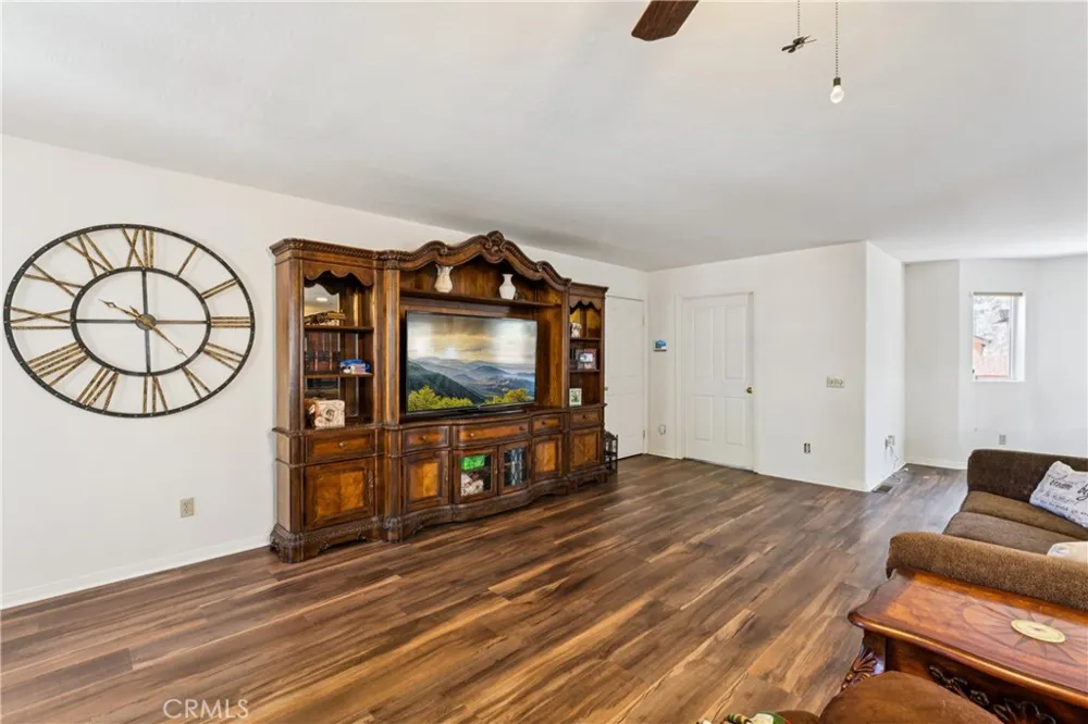 879 Spruce Lane Sugarloaf, CA 92386
