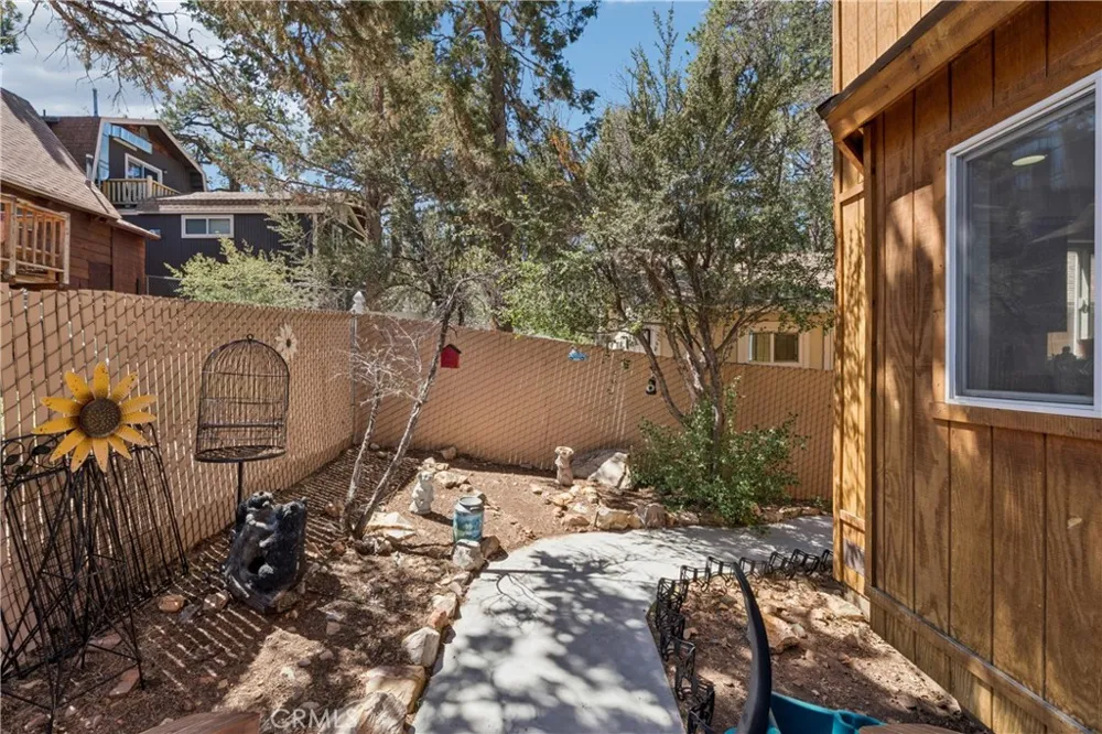 879 Spruce Lane Sugarloaf, CA 92386