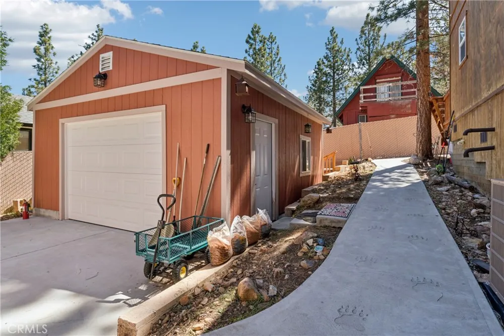 879 Spruce Lane Sugarloaf, CA 92386