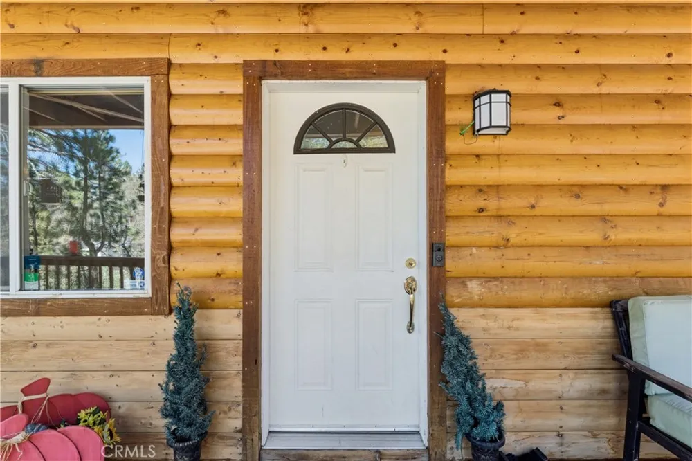 879 Spruce Lane Sugarloaf, CA 92386