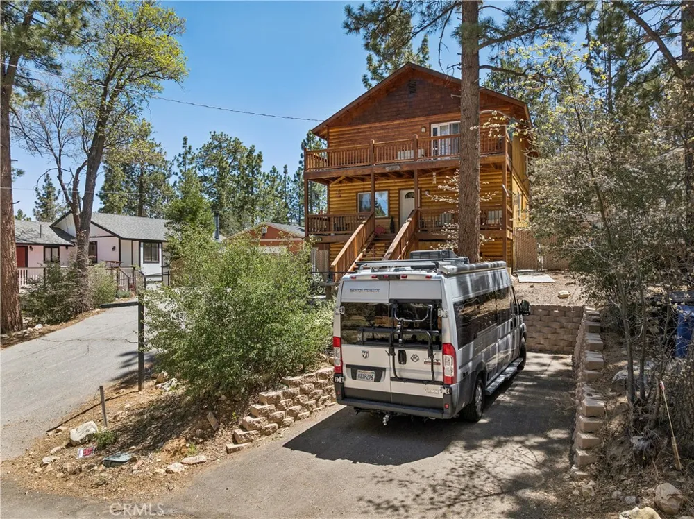 879 Spruce Lane Sugarloaf, CA 92386