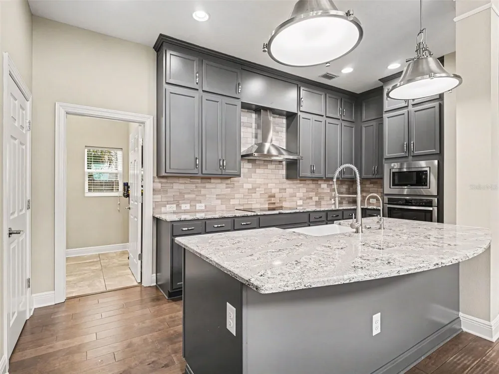 2424 WOOD STREET Sarasota, FL 34237