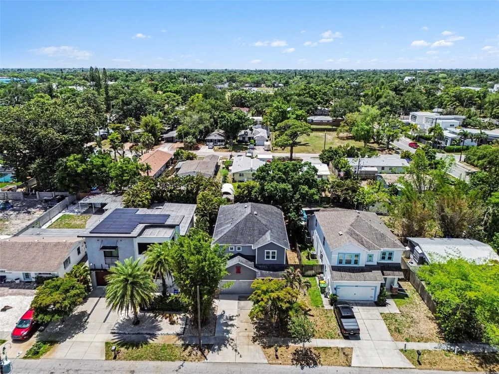 2424 WOOD STREET Sarasota, FL 34237