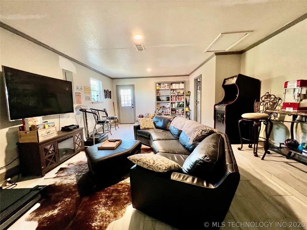 9892 Buckaloo Bend Road Kingston, OK 73439