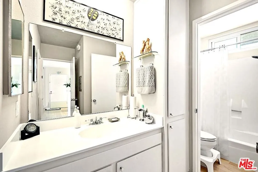 9005 Cynthia Street #413 West Hollywood, CA 90069
