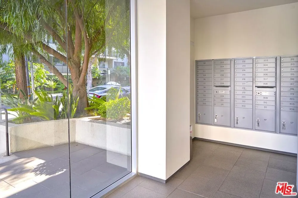 9005 Cynthia Street #413 West Hollywood, CA 90069