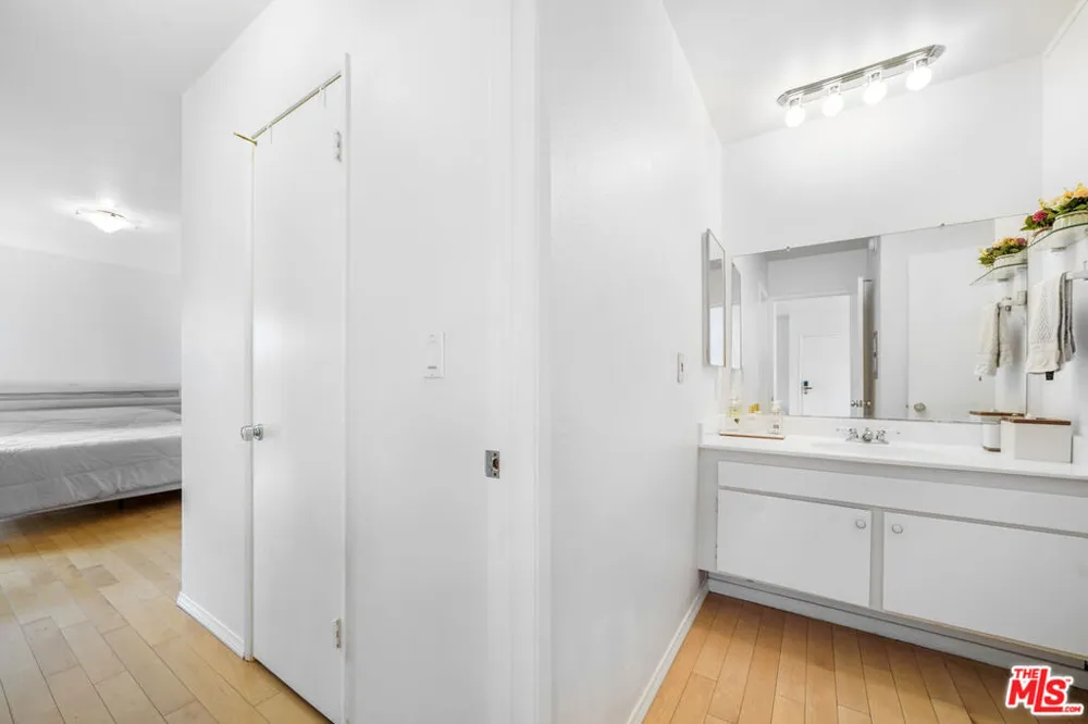 9005 Cynthia Street #413 West Hollywood, CA 90069