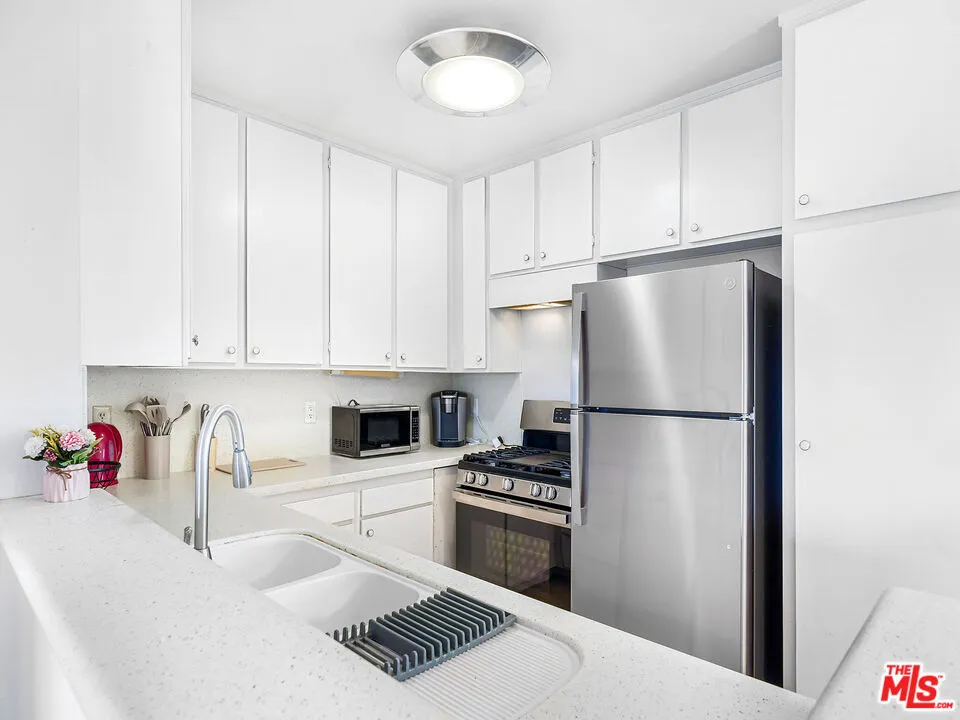 9005 Cynthia Street #413 West Hollywood, CA 90069
