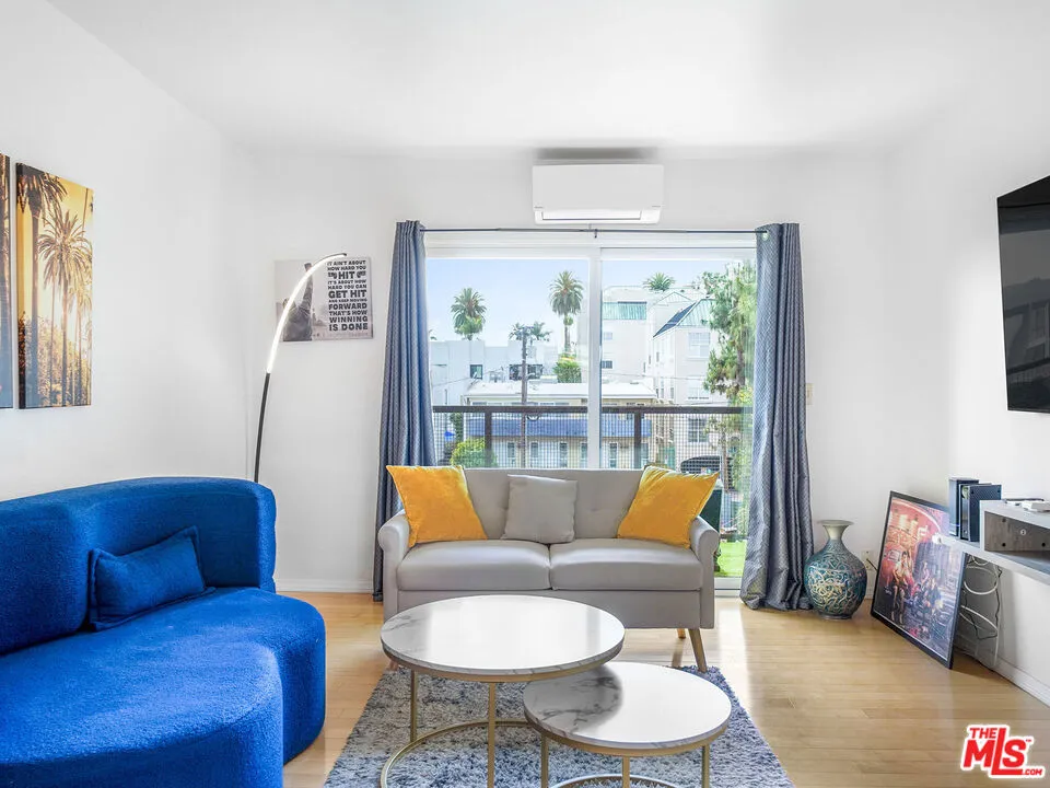 9005 Cynthia Street #413 West Hollywood, CA 90069