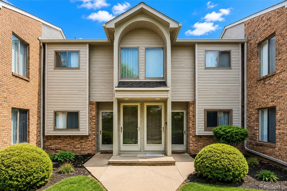 42764 Lilley Pointe Drive #165 Canton Charter Township, MI 48187