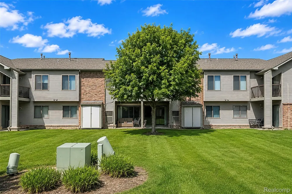 42764 Lilley Pointe Drive #165 Canton Charter Township, MI 48187
