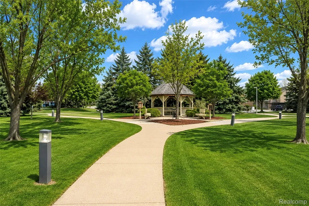 42764 Lilley Pointe Drive #165 Canton Charter Township, MI 48187