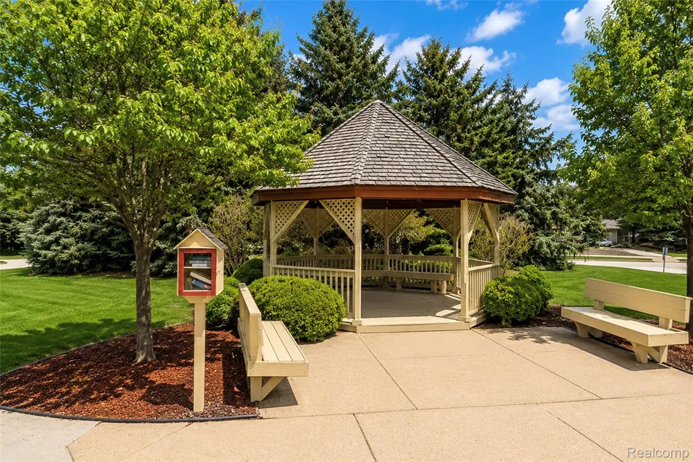 42764 Lilley Pointe Drive #165 Canton Charter Township, MI 48187