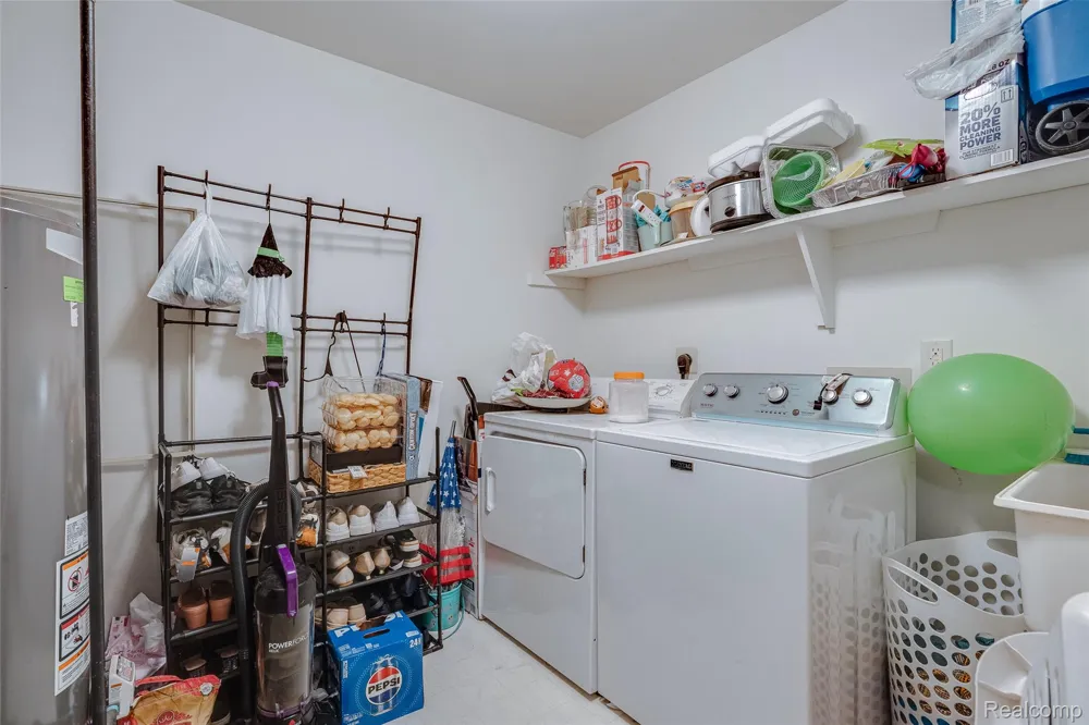 42764 Lilley Pointe Drive #165 Canton Charter Township, MI 48187