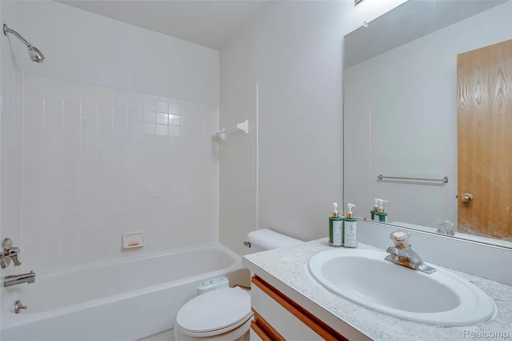 42764 Lilley Pointe Drive #165 Canton Charter Township, MI 48187