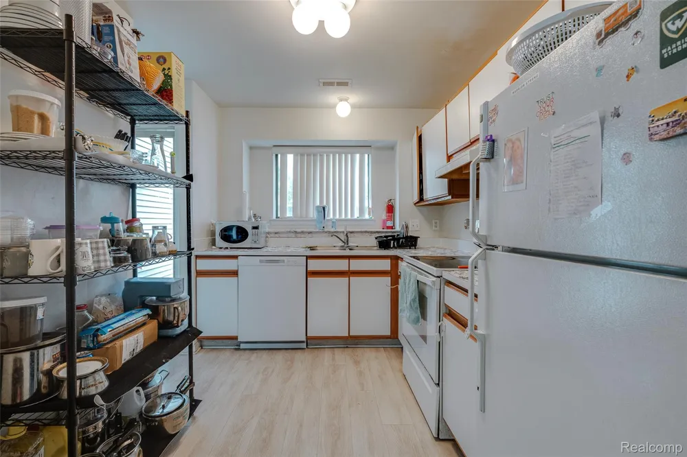 42764 Lilley Pointe Drive #165 Canton Charter Township, MI 48187