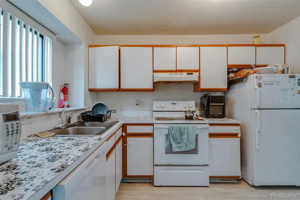 42764 Lilley Pointe Drive #165 Canton Charter Township, MI 48187