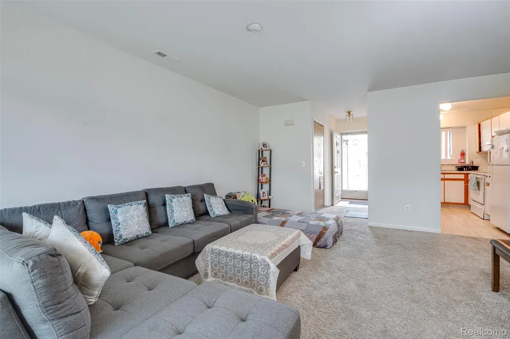 42764 Lilley Pointe Drive #165 Canton Charter Township, MI 48187