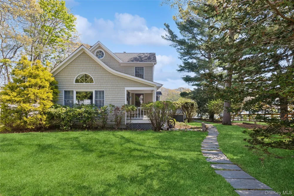 425 Briarwood Lane Cutchogue, NY 11935