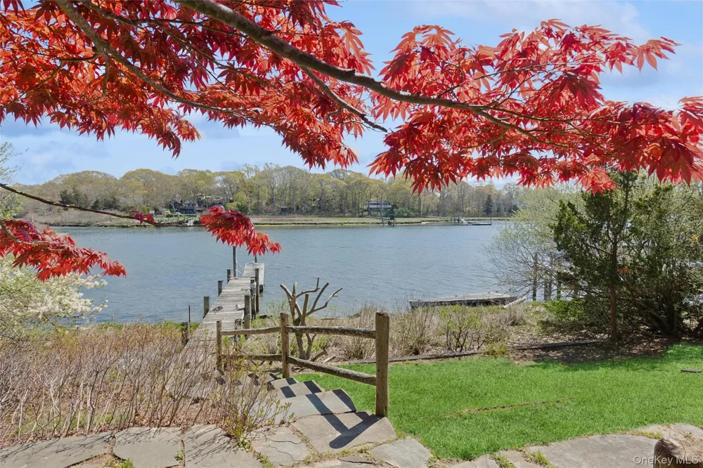425 Briarwood Lane Cutchogue, NY 11935