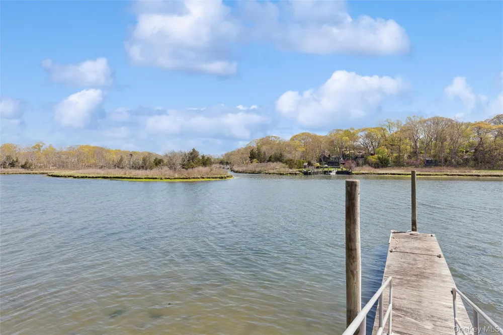 425 Briarwood Lane Cutchogue, NY 11935