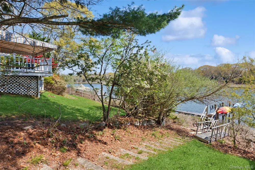425 Briarwood Lane Cutchogue, NY 11935