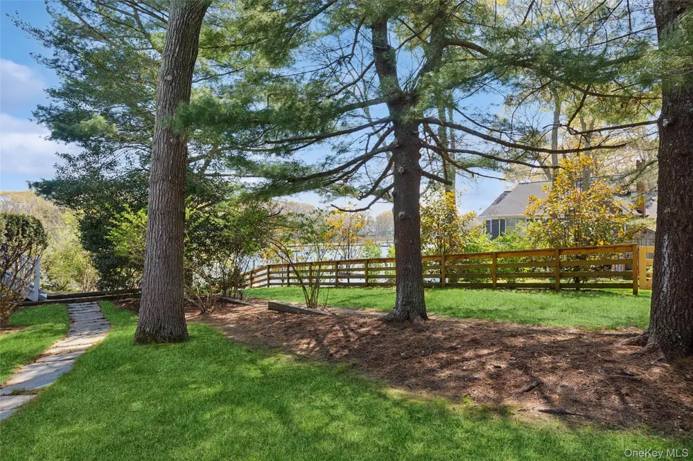 425 Briarwood Lane Cutchogue, NY 11935