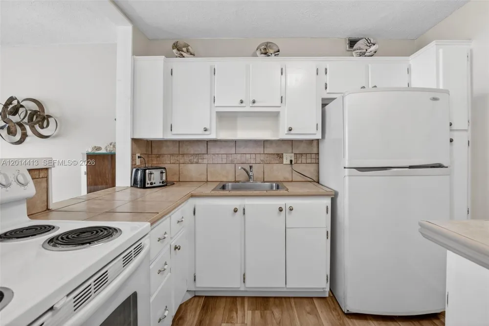 1817 S Ocean Dr #225 Hallandale Beach, FL 33009