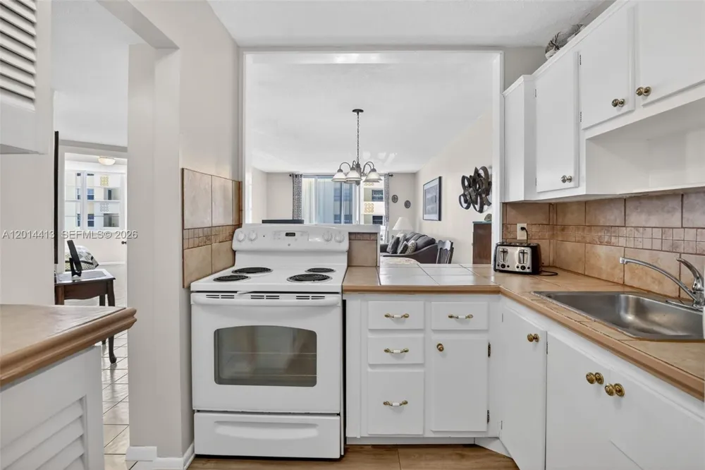 1817 S Ocean Dr #225 Hallandale Beach, FL 33009