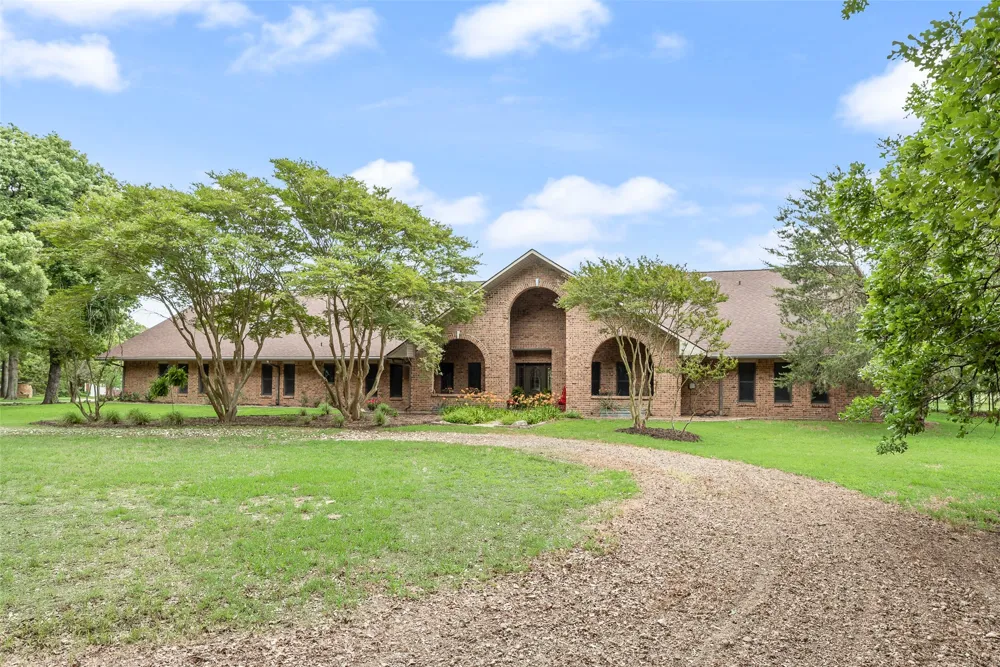 1040 County Road 3505 Quinlan, TX 75474