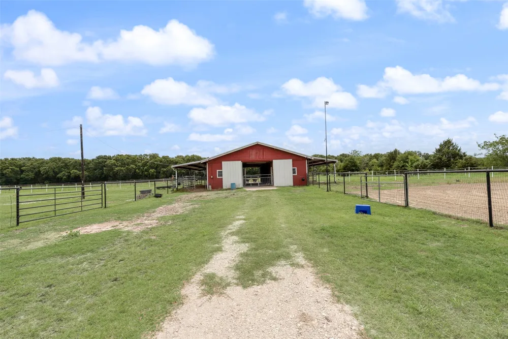 1040 County Road 3505 Quinlan, TX 75474