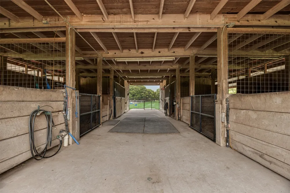 1040 County Road 3505 Quinlan, TX 75474