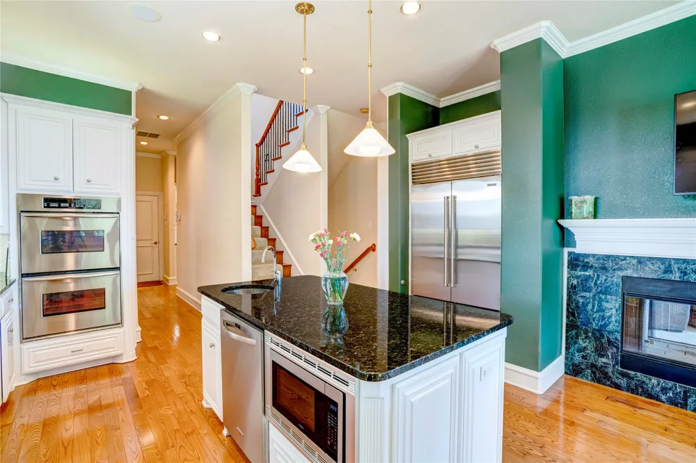 1132 Mallard Pointe Drive Grand Prairie, TX 75104
