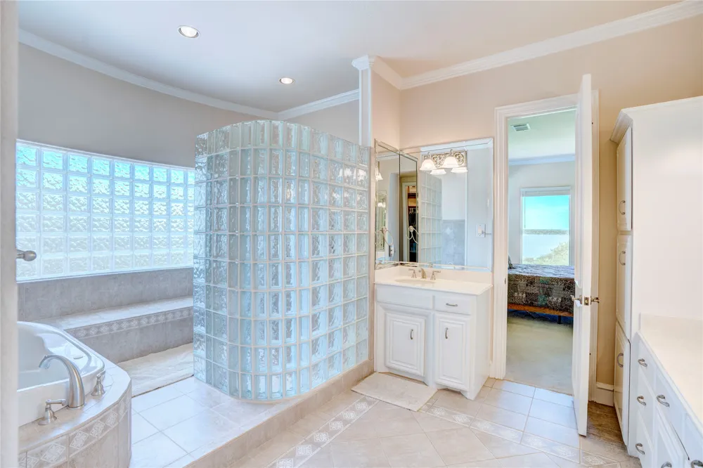 1132 Mallard Pointe Drive Grand Prairie, TX 75104