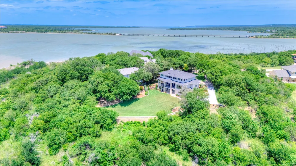 1132 Mallard Pointe Drive Grand Prairie, TX 75104
